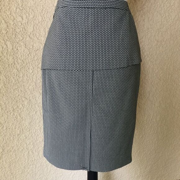 The Limited Black and White Size‎ 2 - Picture 5 of 7